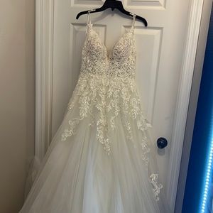 Wedding dress ivory